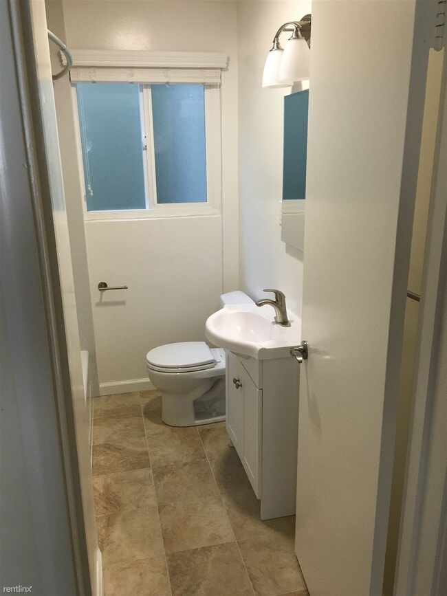 Building Photo - 1 br, 1 bath  - 400 Ravenswood Ave Apt 2