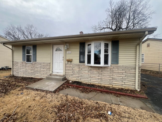 Building Photo - 1515 S Ruston Ave