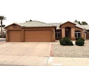 Building Photo - 1732 W Laurel Ct