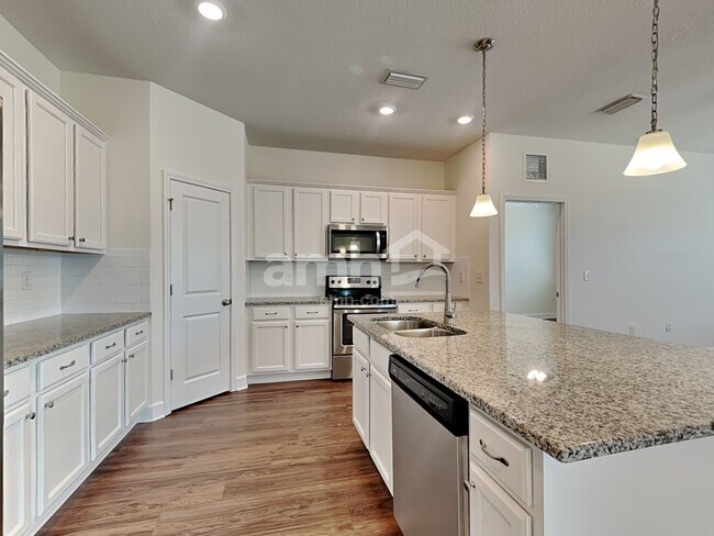 Building Photo - 341 Pine Terrace Dr