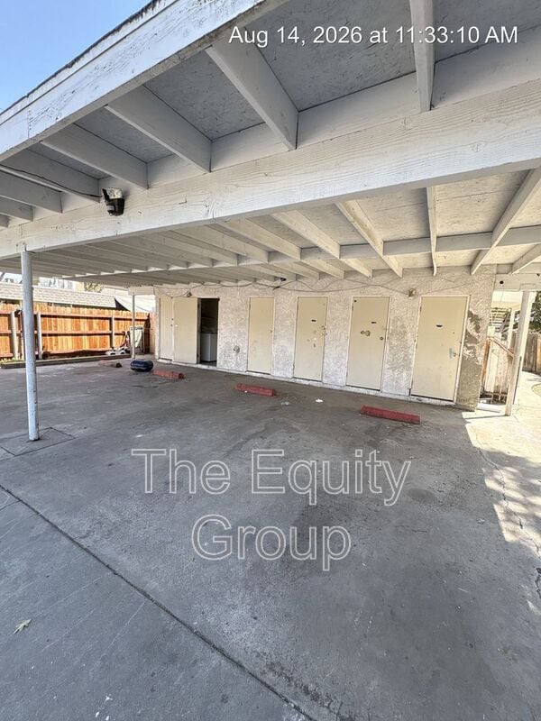 Building Photo - 527 S Garden St
