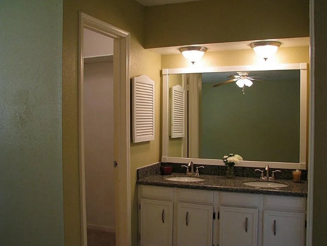 Foto del edificio - 25302 Thistlewaite Ln