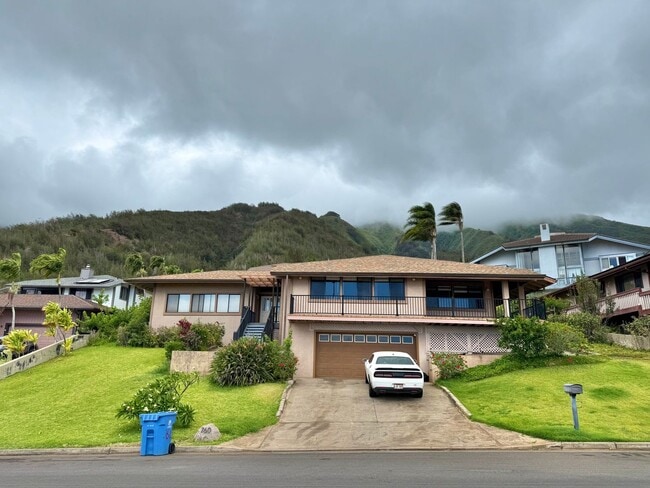 Building Photo - Pet friendly & Spacious - 3 Bedroom / 2 Ba...