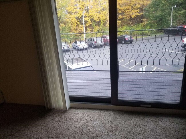 Foto del edificio - 4 Strawberry Bank Rd