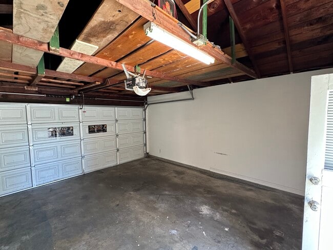 Building Photo - 2433 Maynard Dr