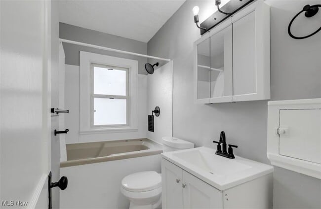 Building Photo - 3363 E 102nd St