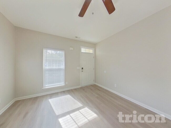 Foto del edificio - 138 Stanley Ct