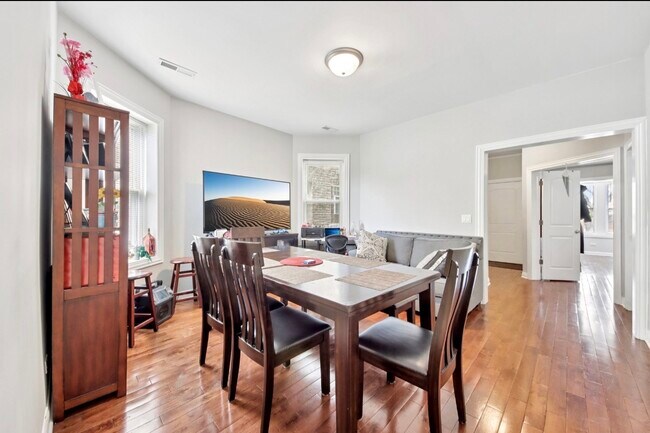 Foto del edificio - 5309 W Henderson St