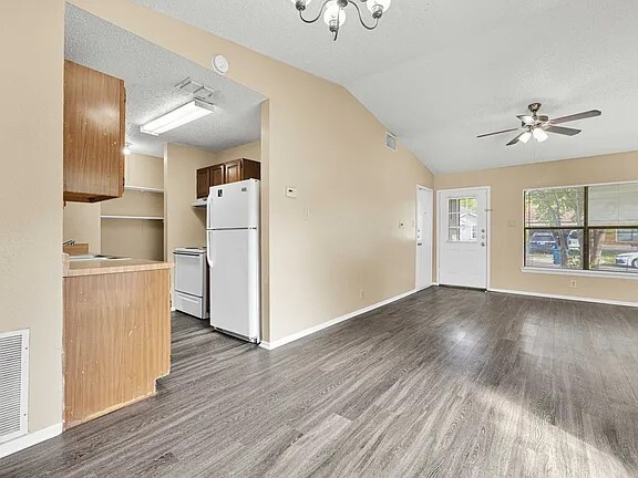 Building Photo - 9910 Village Briar