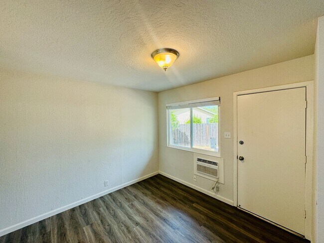 Foto del edificio - Gorgeous and Updated Single Level Home in ...