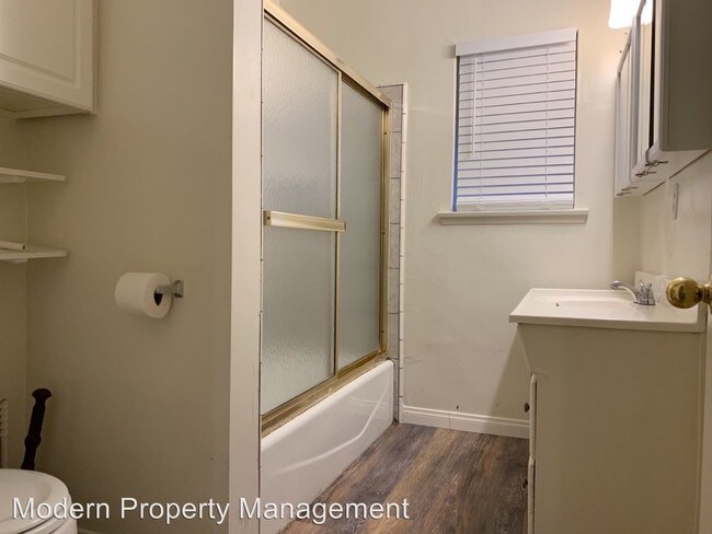 Building Photo - 3 br, 1 bath House - 19100 Welby Way