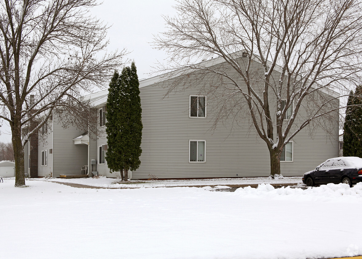 Primary Photo - Golf View Apartments