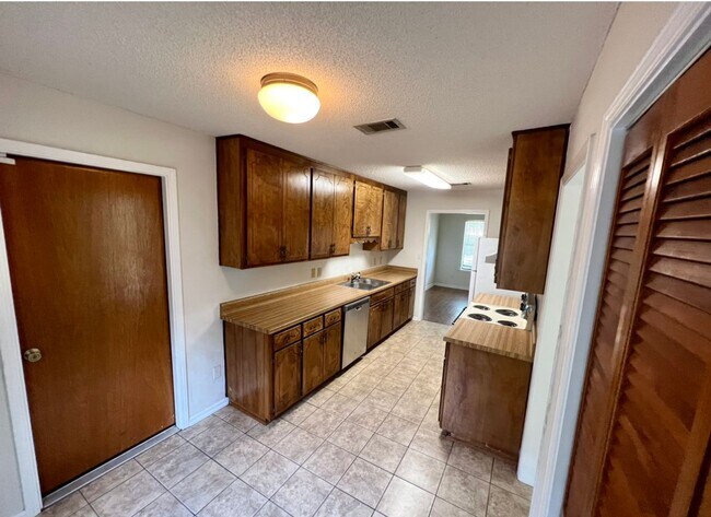 Photo - 2374 Peachtree Dr Apartment