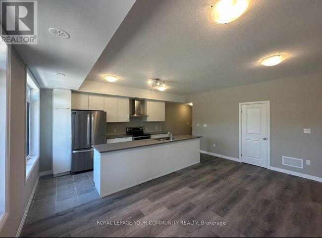 Photo du bâtiment - 70 Thatcher Dr