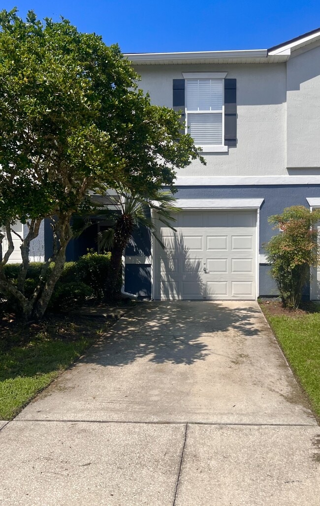 Building Photo - 302 Cherry Way
