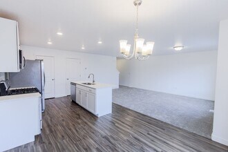 Building Photo - 3569 Grassland Dr