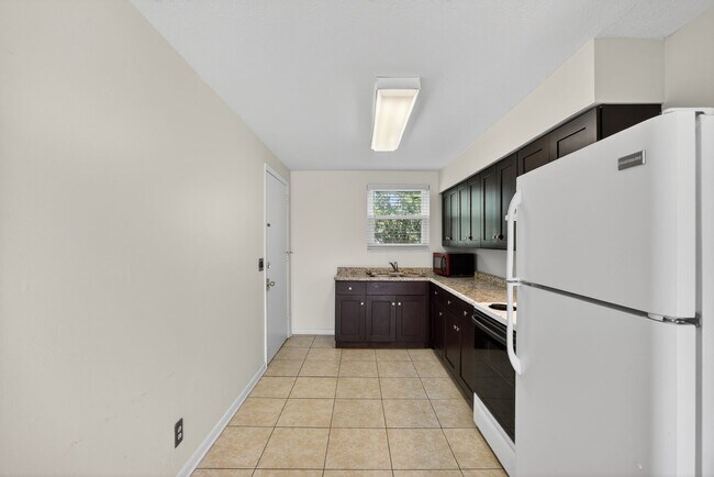 Foto del edificio - Unit For Rent In Jacksonville