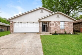 Building Photo - 623 Allencrest Dr