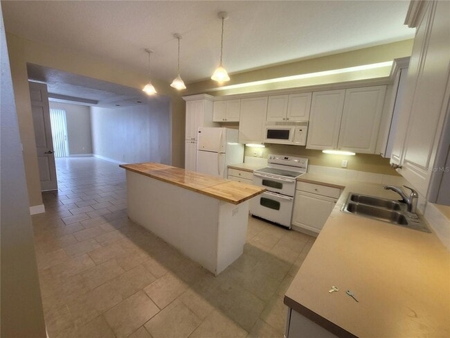 Building Photo - 605 Elmhurst Ct