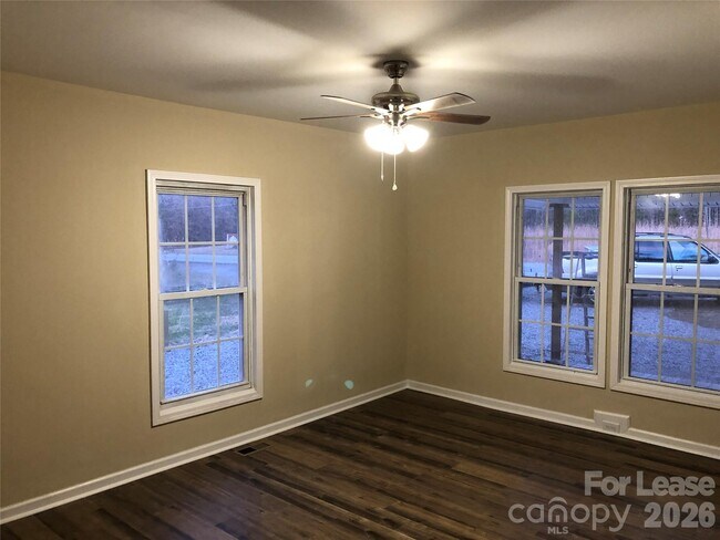 Foto del edificio - 3714 NC-27