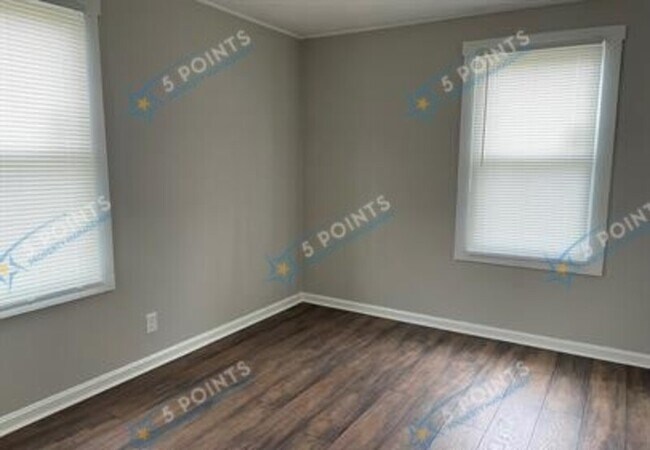 Building Photo - 457 Maryland St NE