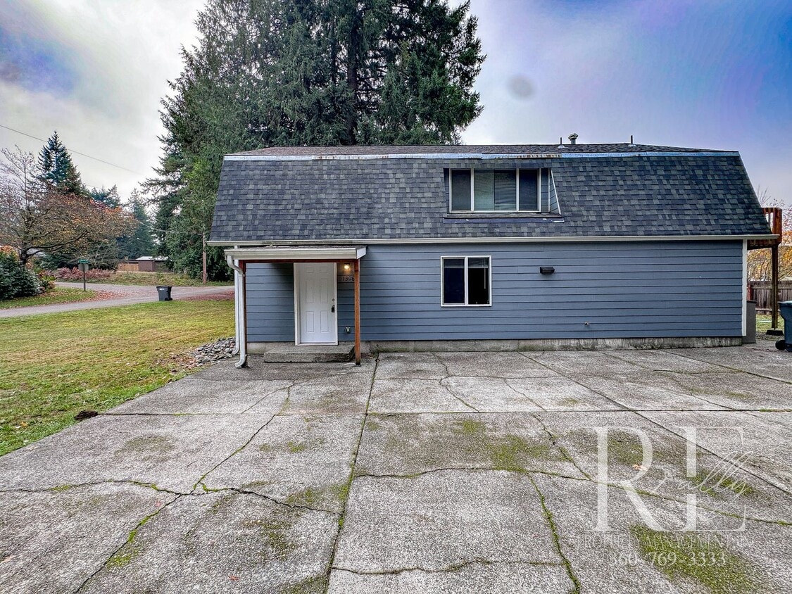 Primary Photo - Fully Renovated Lower Unit with Tons of Storage & Extra Parking in Port Orchard