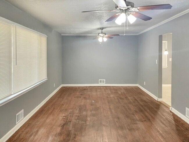 Building Photo - 4572 Campbellton Rd.