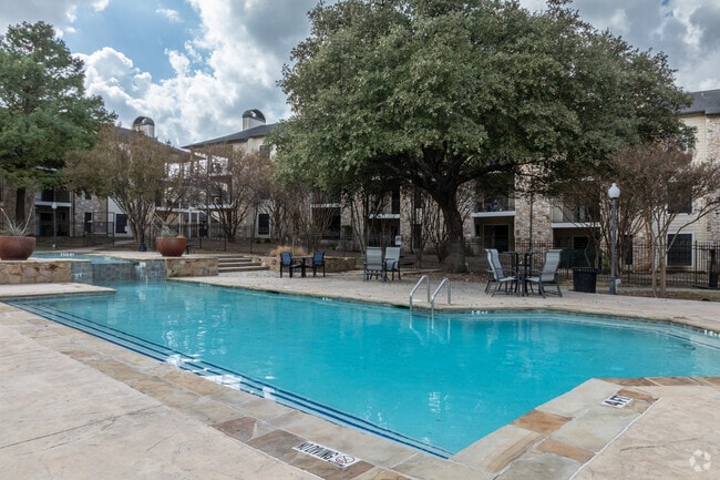 Swimming Pool - Lyv Austin