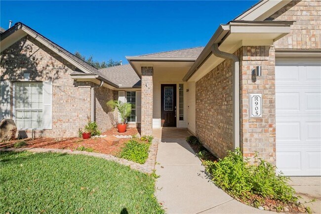 Building Photo - 905 Hunter's Creek Dr
