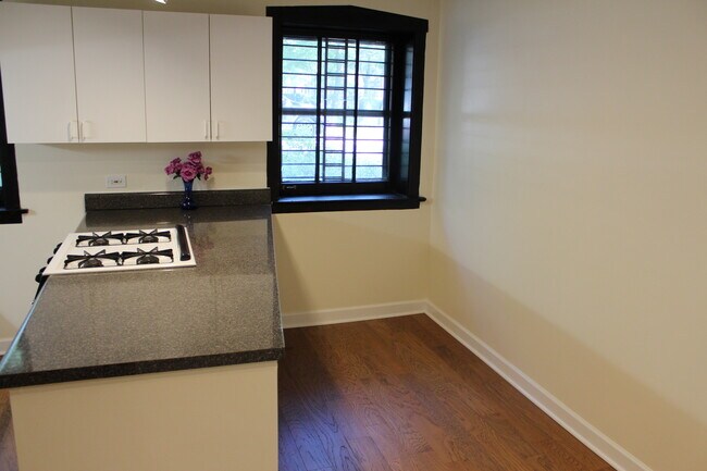 Building Photo - 5600 S Blackstone Ave