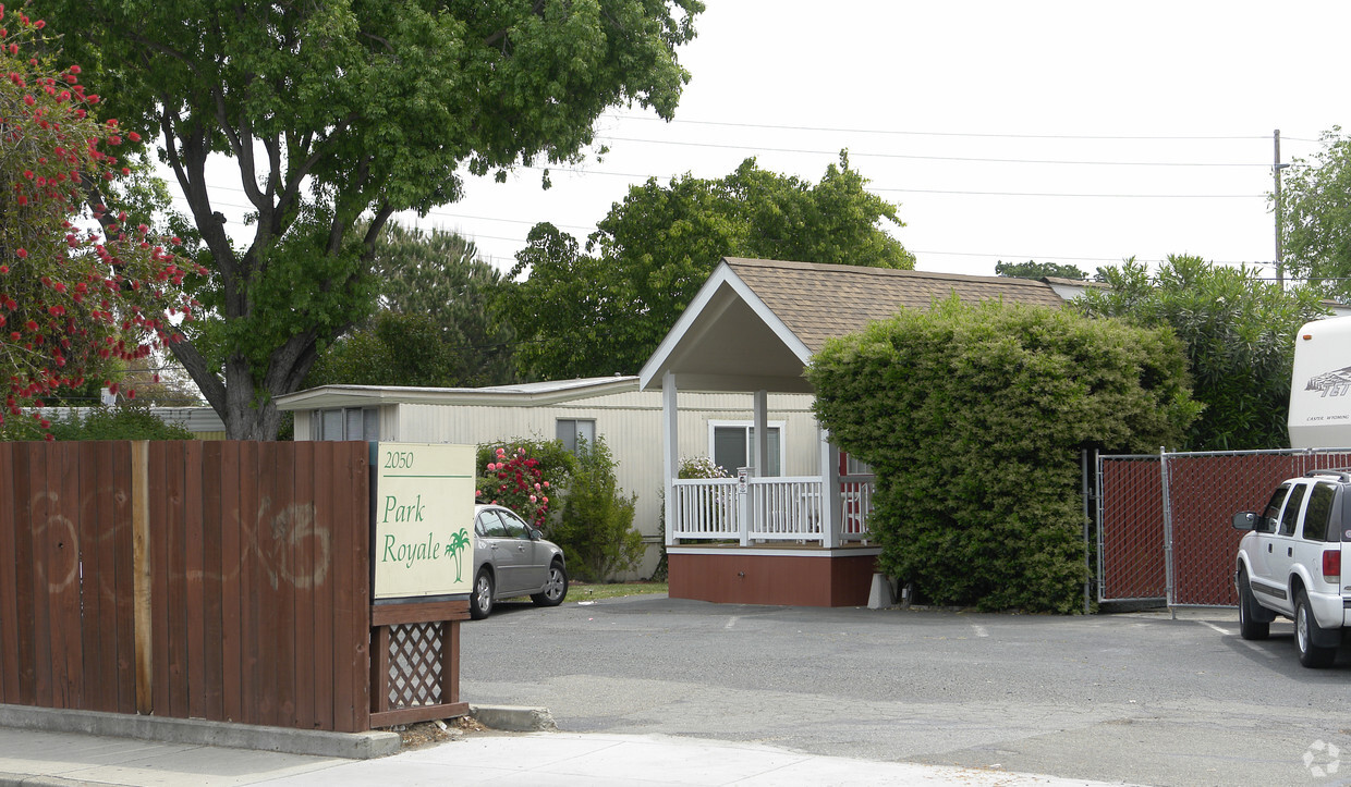 Primary Photo - Park Royale