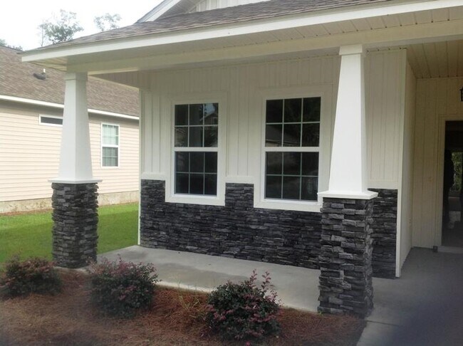 Building Photo - 799 Brooke Manor Dr