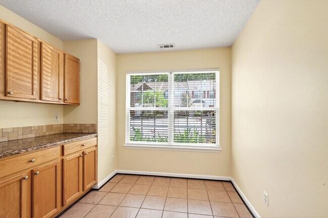 Foto del edificio - Charming 3BR Townhome in the Heart of Cary
