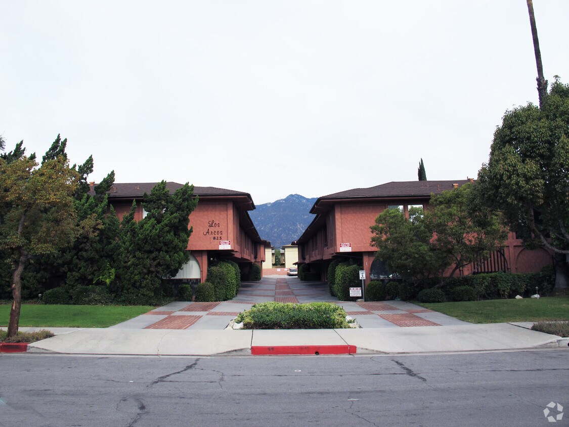 Primary Photo - 825 Arcadia Ave