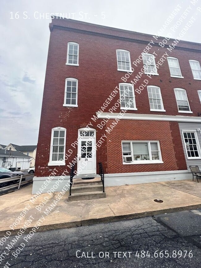 Building Photo - 16 S Chestnut St