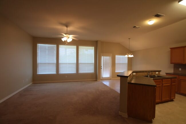Building Photo - Coming Soon! Charming 3 Bedroom in Flint!