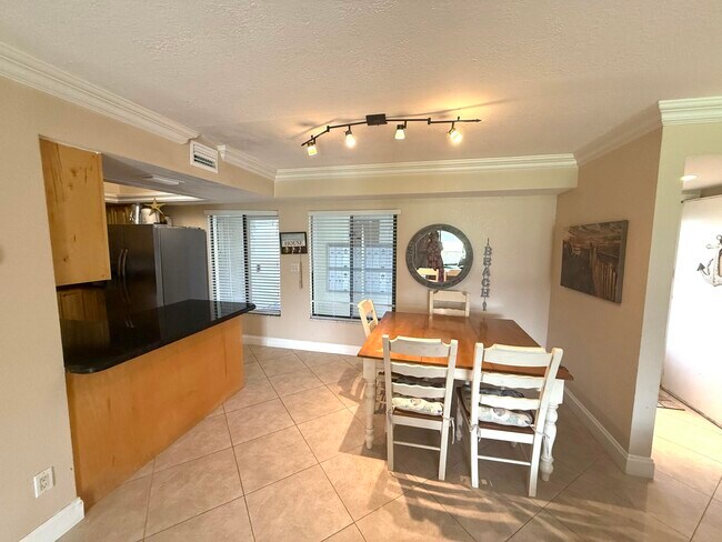 Building Photo - 2400 S Ocean Dr