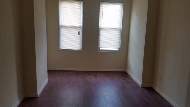 Foto del edificio - Large Home - North Philadelphia