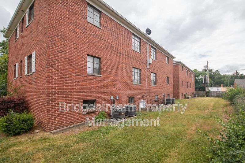 Foto del edificio - 619 Gainsborough Rd