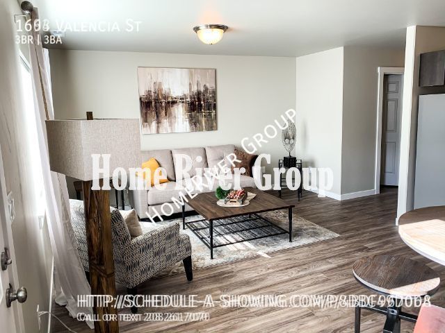 Building Photo - Valencia Park 3-Bed 2.5-Bath Townhome!