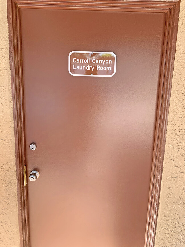 Foto del edificio - 9562 Carroll Canyon Rd