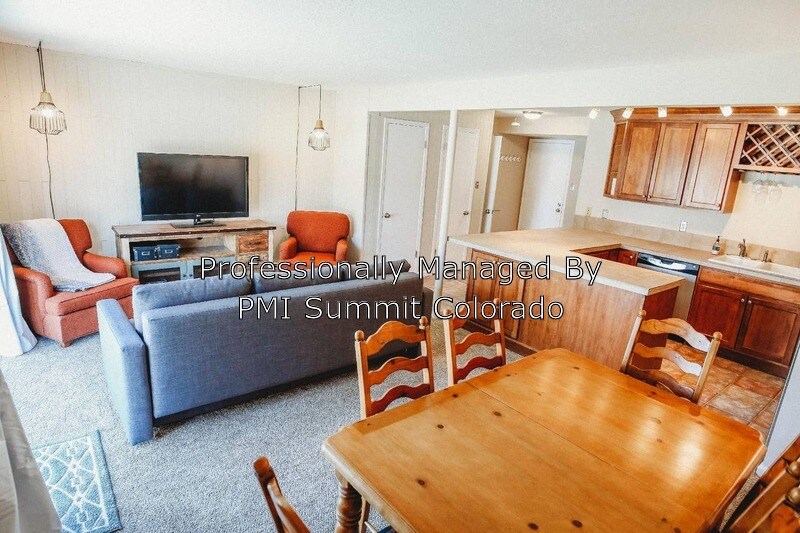 Foto principal - 933 Straight Creek Dr