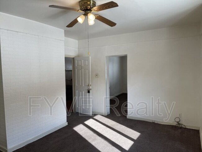 Foto del edificio - 2432 Lynnbrook Ave