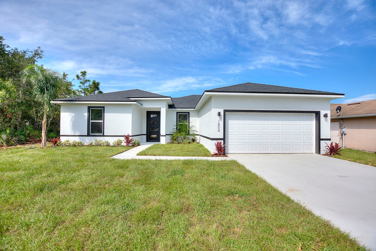 Building Photo - 1000 James Dr