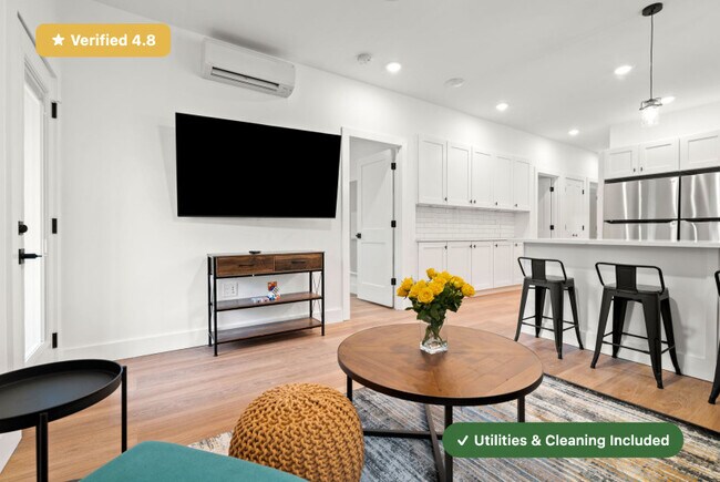 Foto del edificio - Furnished Bedroom with Private Bath in Jamaica Plain