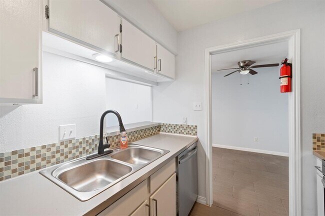 Building Photo - 4633 Wild Indigo St