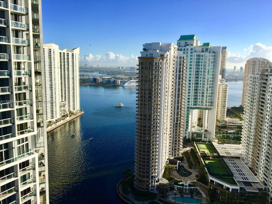 Foto principal - 495 Brickell Ave