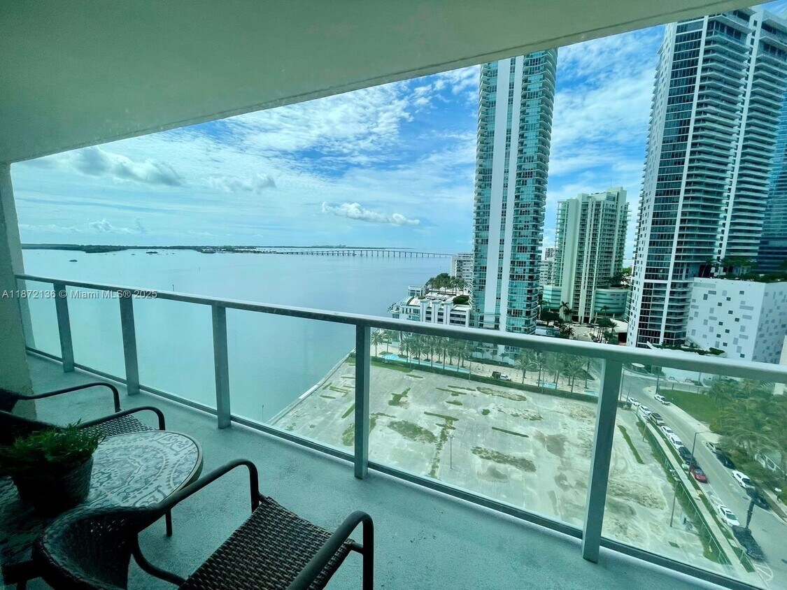 Foto principal - 1155 Brickell Bay Dr