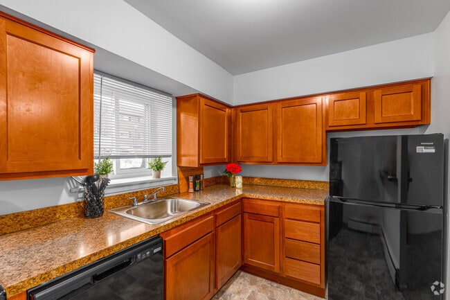 2BR, 1BA - 800SF - Kitchen - Haverford Apartments