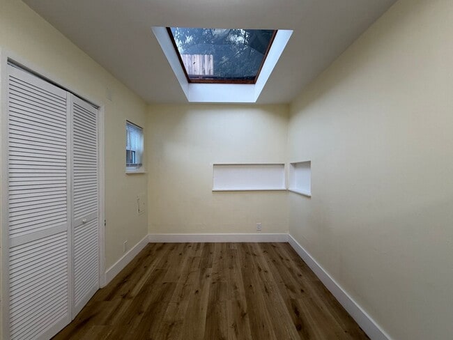 Building Photo - Newly Updated Detached Studio w/Private Deck in Prime Castro Location